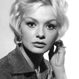 Gloria Milland 飾演 Livia