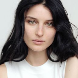 艾莉絲·帕加尼 飾演 Mirta