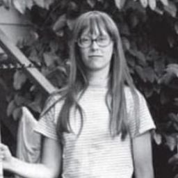 Peggy Lynch 飾演 Self - David Lynch's First Wife (archive footage)