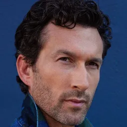 Aaron Lazar 飾演 TV Musical - Soldier