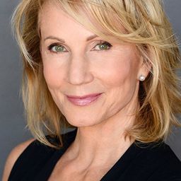 Karen Kruper 飾演 The Mayor