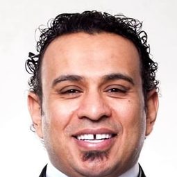 馬哈茂德·埃里席 - Mama's Boy演員 飾演مطرب الفرح