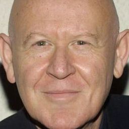 Daniel Benzali - 灰色地帶演員 飾演Simon Schlermer