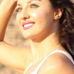 Safinar 飾演 شهيرة