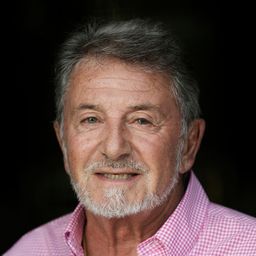 Jaime Blanch 飾演 Reinaldo Peña