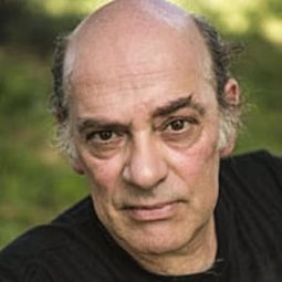 派西·桑塔瑪莉雅 - Stars to Wish Upon演員 飾演Doctor Vallejo