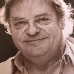 Andreas Mannkopff 飾演 Gefängniswärter