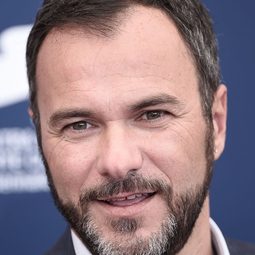 馬西米蘭諾·加洛 飾演 Nicola