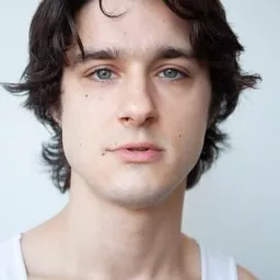 Vlad Mamai - 阿諾拉演員 飾演Aleks