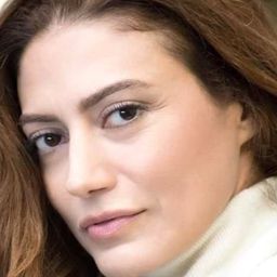 Isabella Briganti 飾演 ragazza musicista