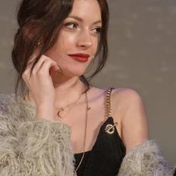 Gloria Petkova 飾演 Cathy