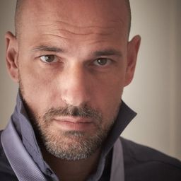 Alberto Basaluzzo 飾演 Coach Panelli