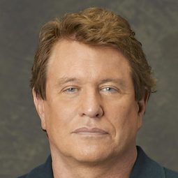 湯姆·貝林傑 - 狙擊戰線之刺客終章演員 飾演Thomas Beckett