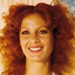 Paola Senatore 飾演 Mother of Ju and Pa