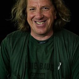 姚阿幸·伯恩哈德 - 從海底出擊演員 飾演Preacher