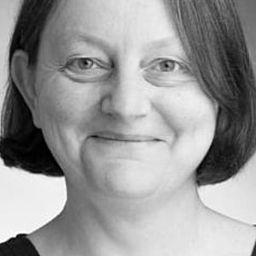 Stephanie Jacob 飾演 Marguerite Crevlin