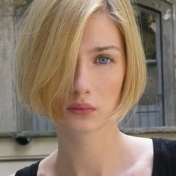 Eva Riccobono 飾演 Daniela