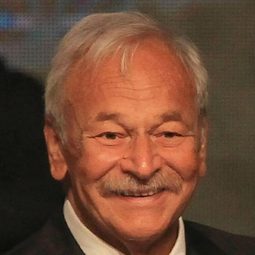 Kamil Sönmez 飾演 Teleferikçi Hüsam