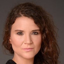 Garbiñe Insausti 飾演 Carlos' Wife