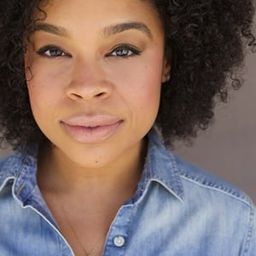 Julissa Calderon - 像她的芭比：黑芭比起源故事演員 飾演Self