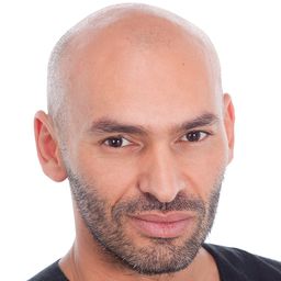 Farid Larbi 飾演 Reda