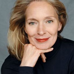 Katja Weitzenböck 飾演 Tina Böhlen