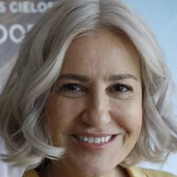 梅西迪絲摩蘭 - 英雄戰場演員 飾演María Elena