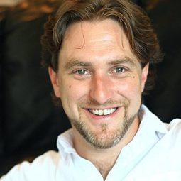 Edward Foy - 超級小怪獸與願望星演員 飾演Count Dracula (voice)