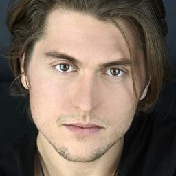 Garrett Hnatiuk - 口舌演員 飾演Bar Guy