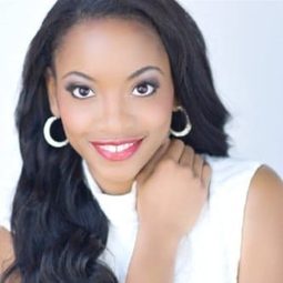 Shenell Randall 飾演 Alexa
