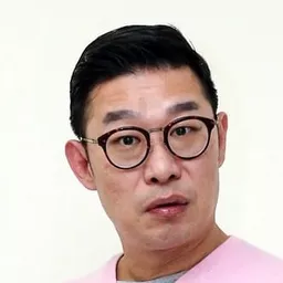蔔國耕 飾演 Director