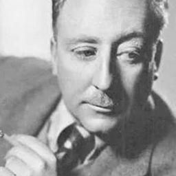 Joss Ambler 飾演 Julian Briant