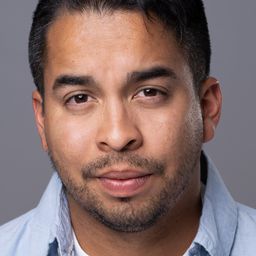 Bryce Fernelius - Holly & Ivy演員 飾演Enthusiastic Librarian