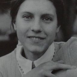 Margaret Nelson - 懸岩上的野餐演員 飾演Sara Waybourne