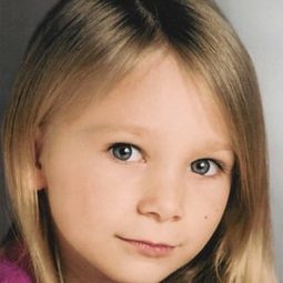塔圖姆·麥坎 飾演 Samantha at 5 years old