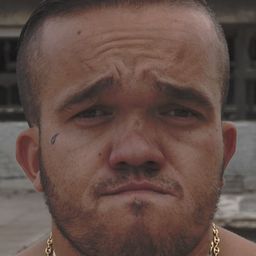 Tony Fourmann 飾演 Kevin