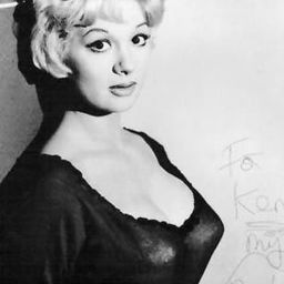 Claire Gordon 飾演 Angelina (uncredited)