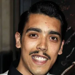 Gilbert Trejo 飾演 Self