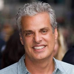 Eric Ripert 飾演 Self - Chef / Friend