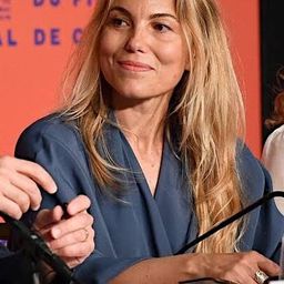 盧多維卡·蘭波爾迪 - 叛徒編劇