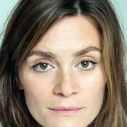 Alexia Depicker - 宇宙只得我共你演員 飾演Catherine Boucart (voice)