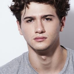 艾力克斯·菲茲藍 飾演 Philippe