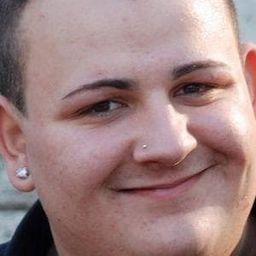 Valentino Campitelli 飾演 Bidé