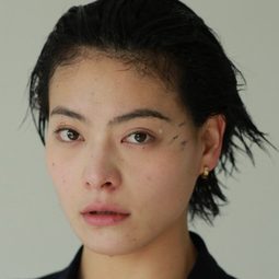 菅原小春 飾演 Meg