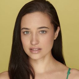 Tatum Miranda - 致命返校同學會演員 飾演Bella