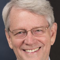 Brian Carpenter 飾演 Older Man