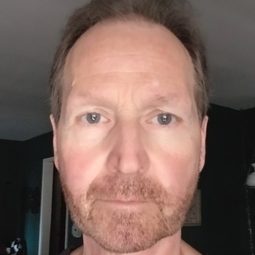 Glenn Berggoetz 飾演 Julius