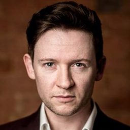 Tom Ashley 飾演 CIA Tech