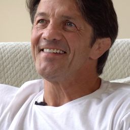 Kendall Cross 飾演 Self