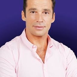 Yuval Segal 飾演 Boaz - The base commander